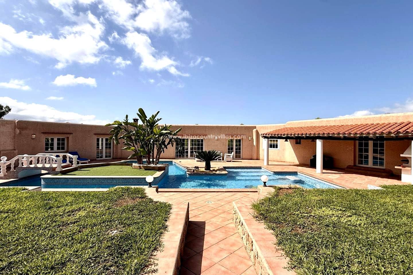 5 slaapkamer Villa te koop in Sant Antoni de Portmany met zwembad garage - € 2.950.000 (Ref: 10147993)