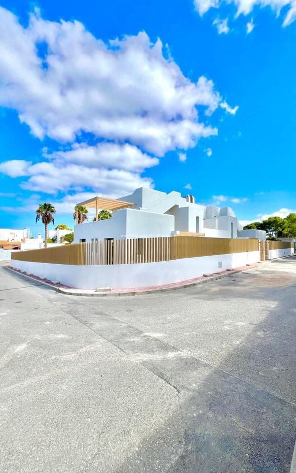 4 soveværelse Bungalow til salg i San Jose / Sant Josep de Sa Talaia med swimmingpool - € 1.750.000 (Ref: 8453881)