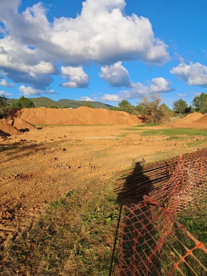 Landgrundstück zu verkaufen in Santa Eulalia / Santa Eularia - 2.840.000 € (Ref: 8524783)