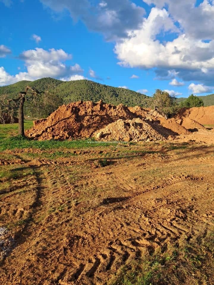 Landgrundstück zu verkaufen in Santa Eulalia / Santa Eularia - 2.840.000 € (Ref: 8524783)