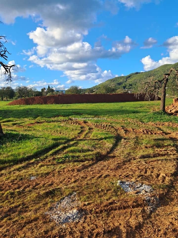 Landgrundstück zu verkaufen in Santa Eulalia / Santa Eularia - 2.840.000 € (Ref: 8524783)