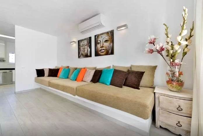 8 bedroom Villa for sale in Nuestra Senora de Jesus - € 2,695,000 (Ref: 9025410)