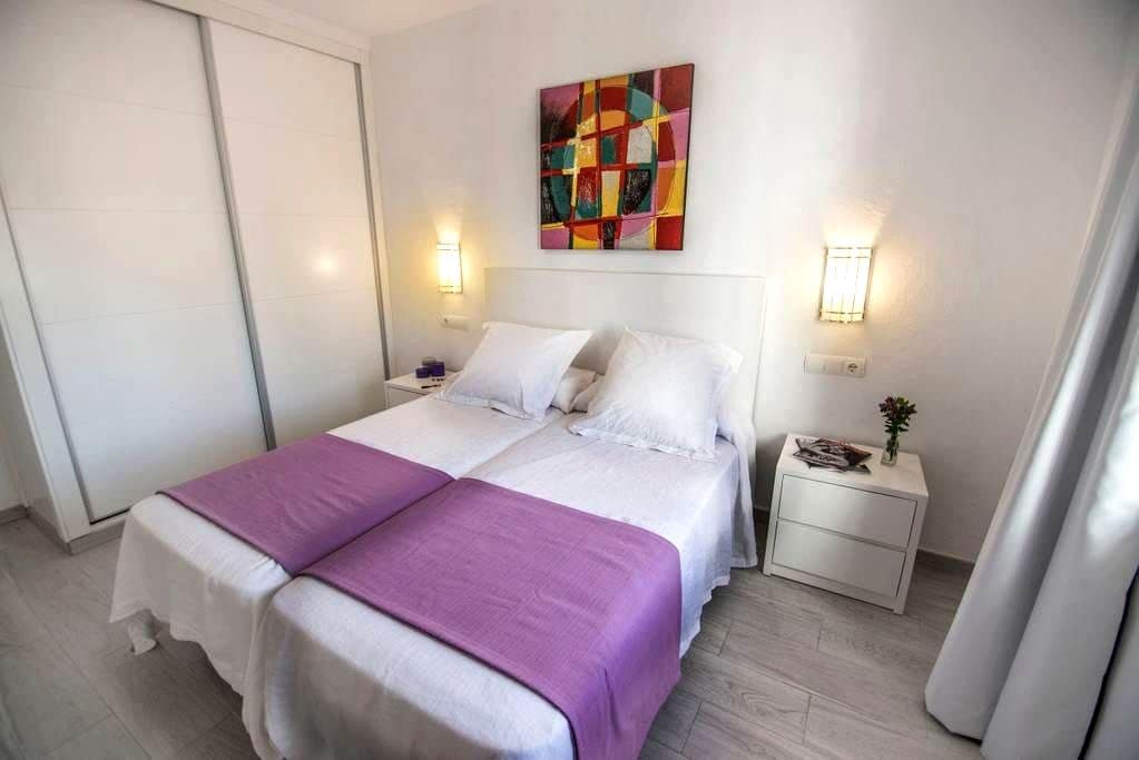 8 bedroom Villa for sale in Nuestra Senora de Jesus - € 2,695,000 (Ref: 9025410)