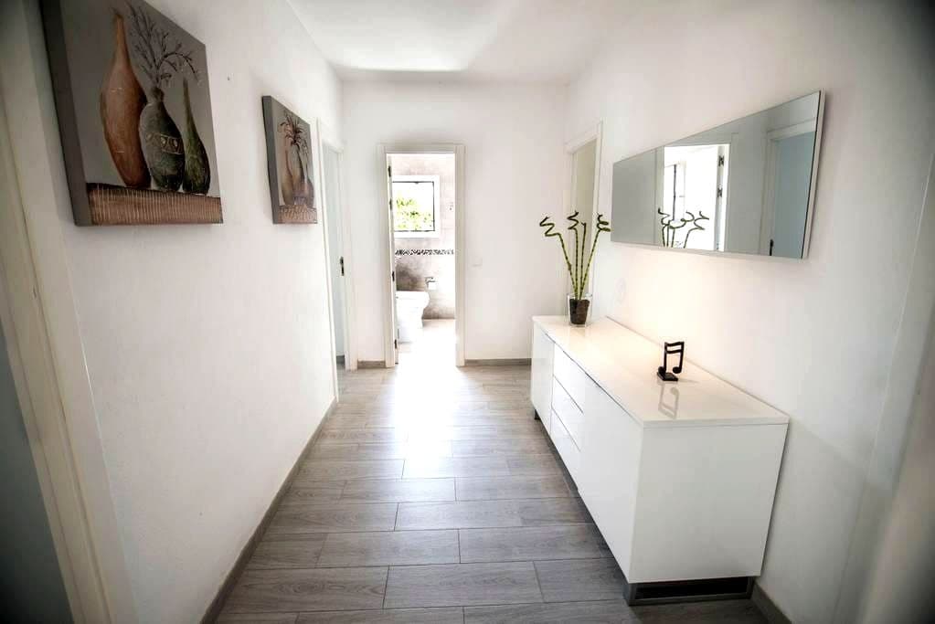 8 bedroom Villa for sale in Nuestra Senora de Jesus - € 2,695,000 (Ref: 9025410)