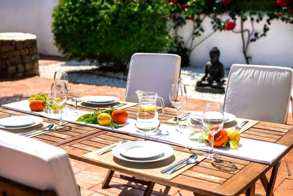 8 bedroom Villa for sale in Nuestra Senora de Jesus - € 2,695,000 (Ref: 9025410)