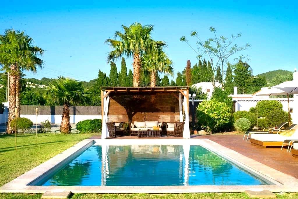 8 bedroom Villa for sale in Nuestra Senora de Jesus - € 2,695,000 (Ref: 9025410)