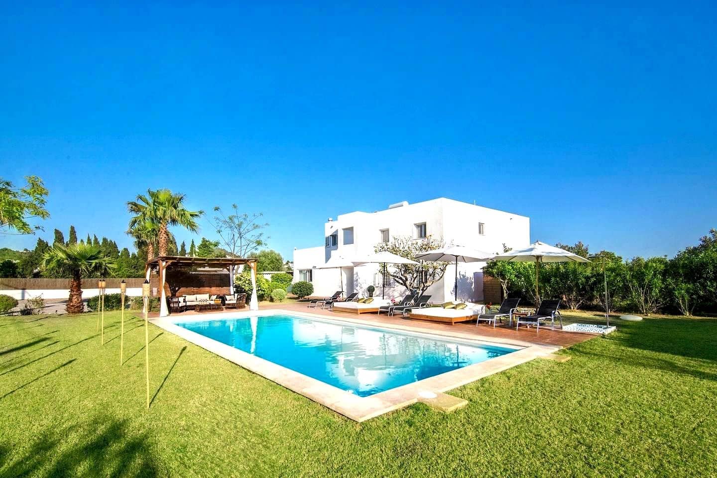 8 bedroom Villa for sale in Nuestra Senora de Jesus - € 2,695,000 (Ref: 9025410)