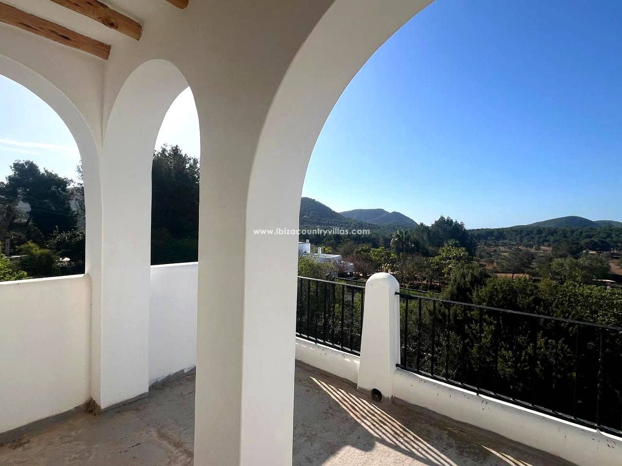 6 bedroom Villa for sale in Ibiza / Eivissa town - € 2,650,000 (Ref: 9026976)