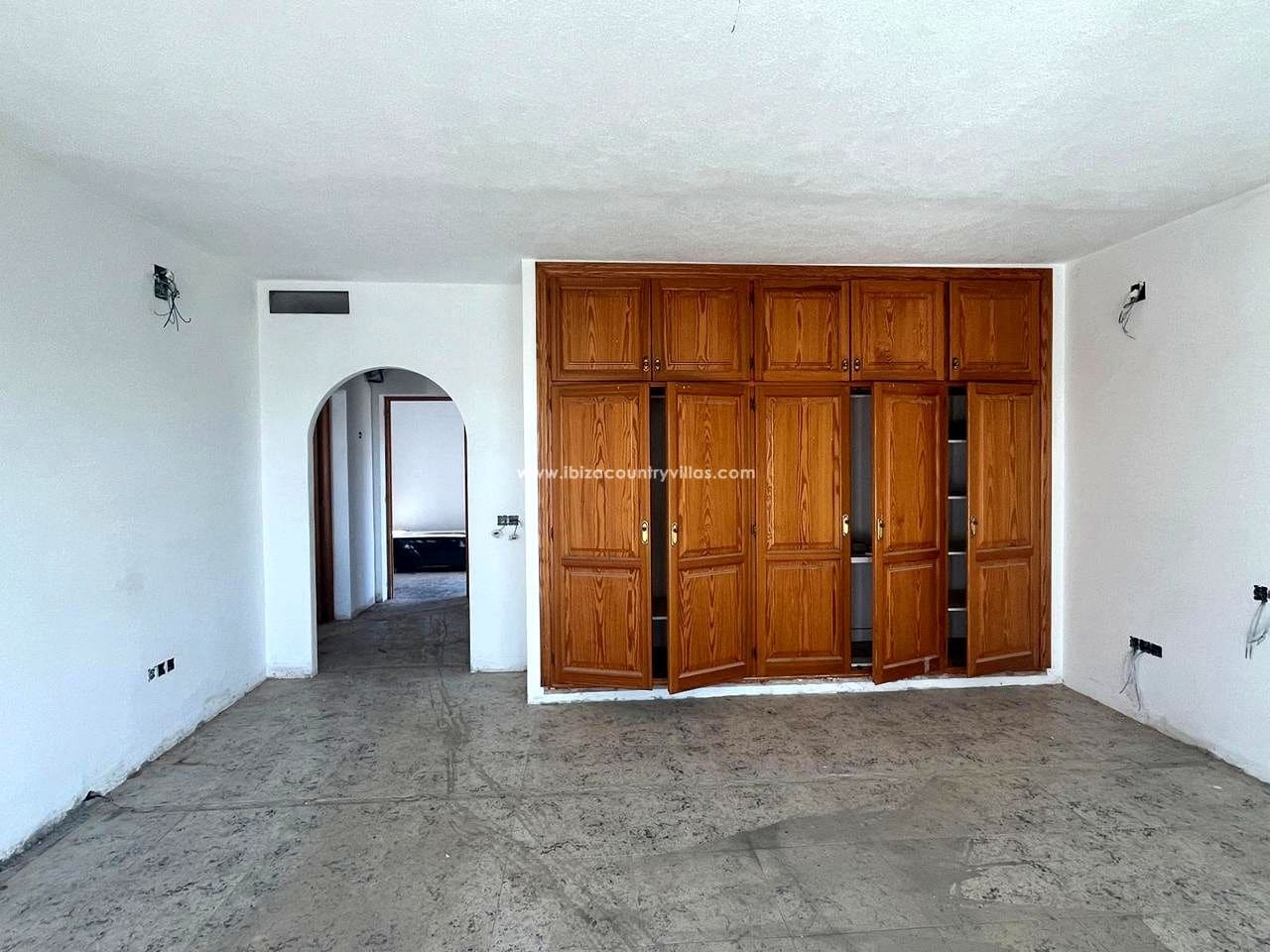 6 bedroom Villa for sale in Ibiza / Eivissa town - € 2,650,000 (Ref: 9026976)