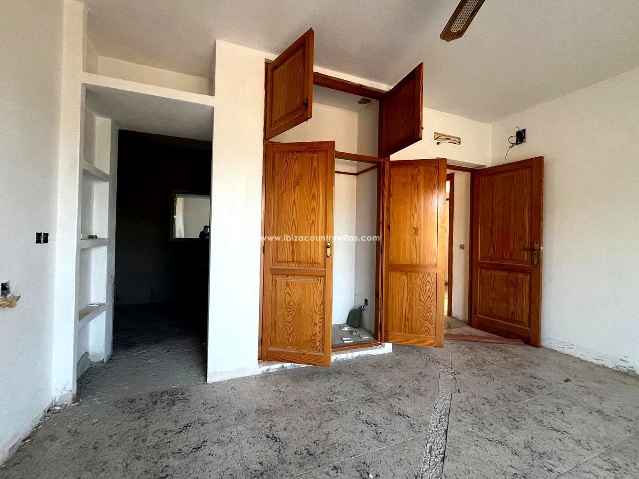 6 bedroom Villa for sale in Ibiza / Eivissa town - € 2,650,000 (Ref: 9026976)