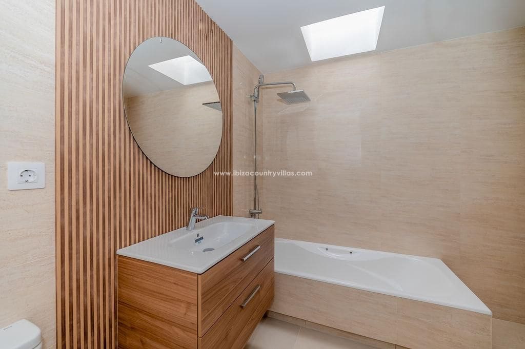 3 makuuhuone Huvila myytävänä paikassa San Jose / Sant Josep de Sa Talaia mukana uima-altaan - 1 200 000 € (Ref: 9080702)