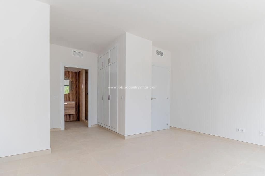 3 makuuhuone Huvila myytävänä paikassa San Jose / Sant Josep de Sa Talaia mukana uima-altaan - 1 200 000 € (Ref: 9080702)