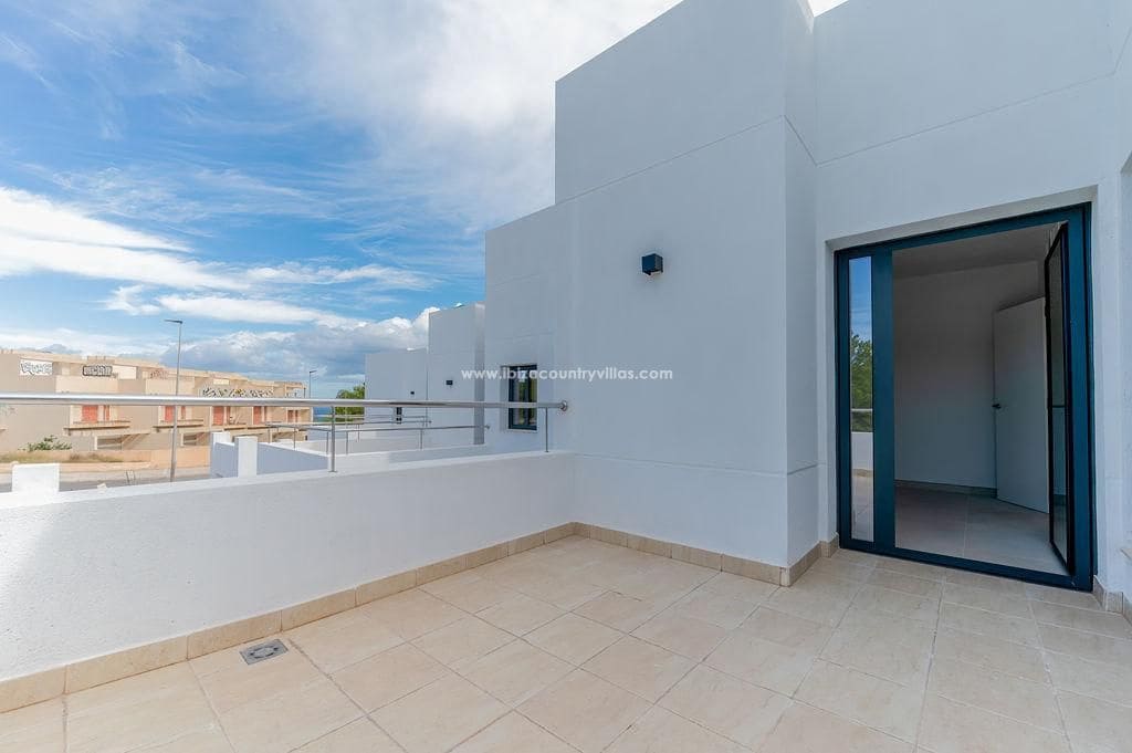 3 makuuhuone Huvila myytävänä paikassa San Jose / Sant Josep de Sa Talaia mukana uima-altaan - 1 200 000 € (Ref: 9080702)