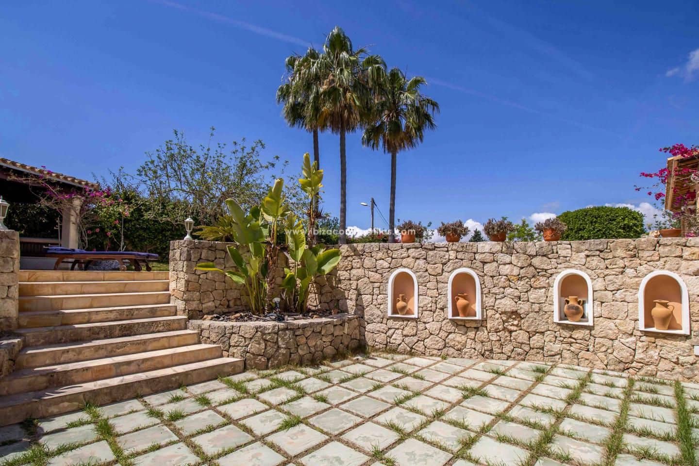 5 bedroom Villa for sale in Nuestra Senora de Jesus with pool - € 3,960,000 (Ref: 9503365)