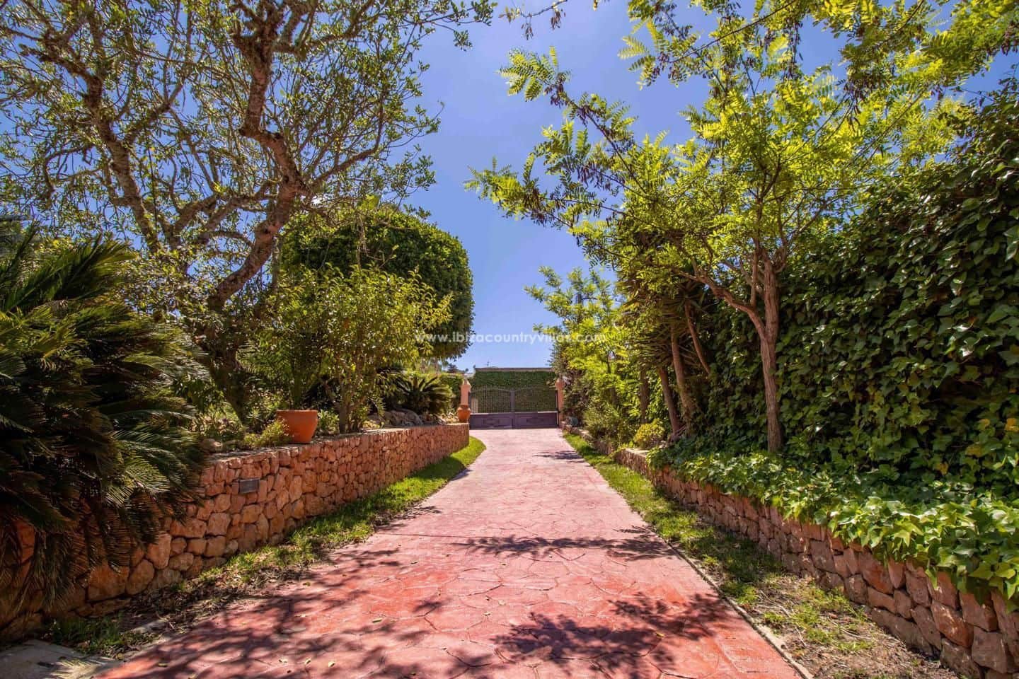 5 bedroom Villa for sale in Nuestra Senora de Jesus with pool - € 3,960,000 (Ref: 9503365)