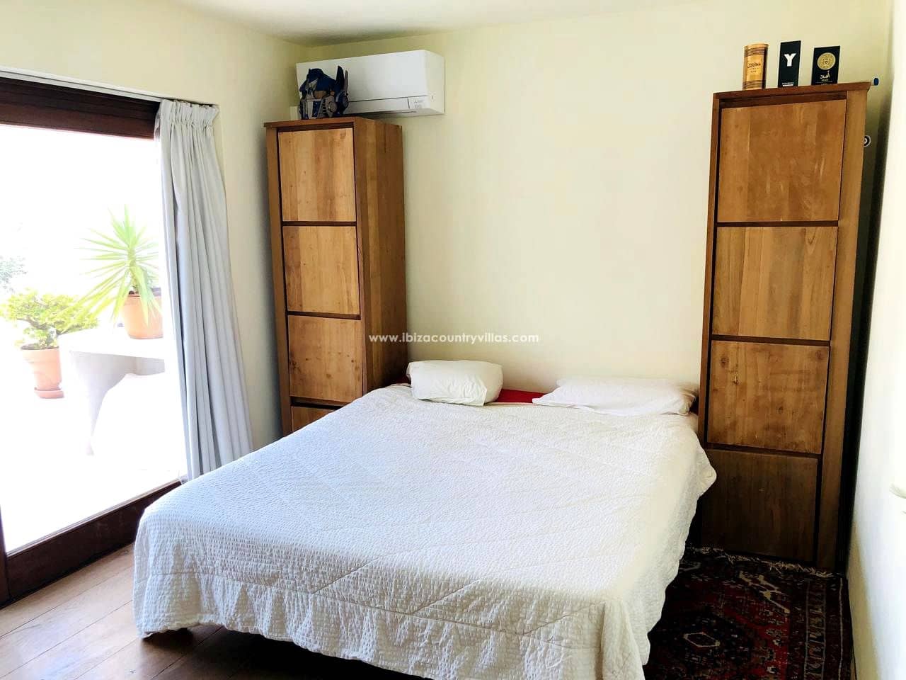 6 bedroom Villa for sale in Sant Carles de Peralta - € 5,850,000 (Ref: 9503366)