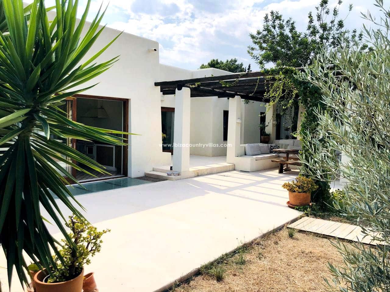 6 bedroom Villa for sale in Sant Carles de Peralta - € 5,850,000 (Ref: 9503366)
