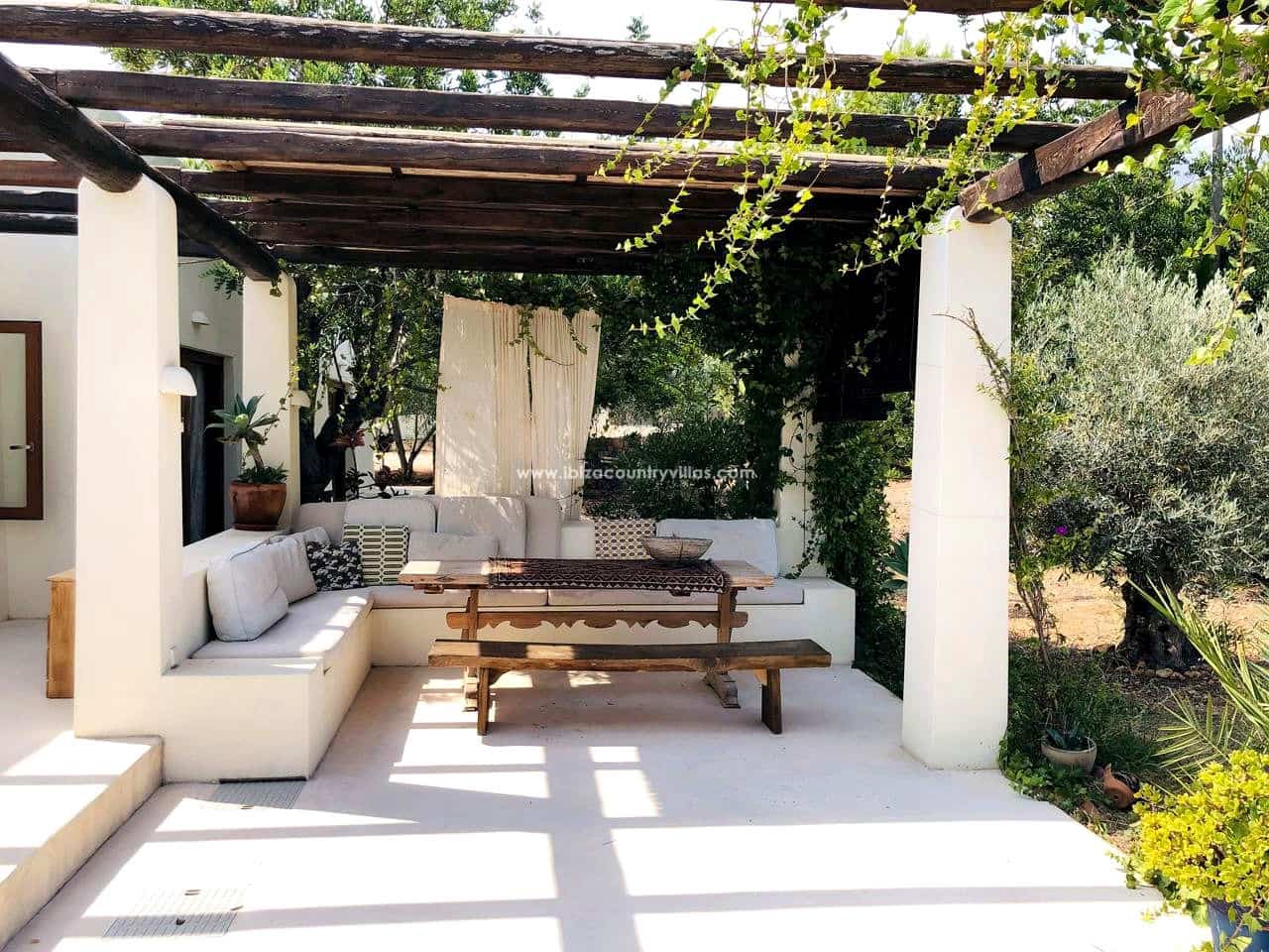 6 bedroom Villa for sale in Sant Carles de Peralta - € 5,850,000 (Ref: 9503366)