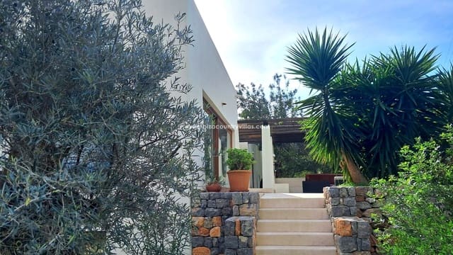 6 bedroom Villa for sale in Sant Carles de Peralta, Santa Eulalia / Santa Eularia - € 5,850,000 (Ref: 9503366)