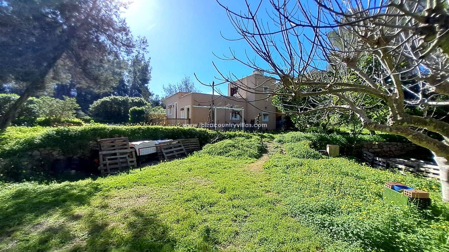 3 bedroom Villa for sale in Ibiza / Eivissa town - € 1,050,000 (Ref: 9713683)