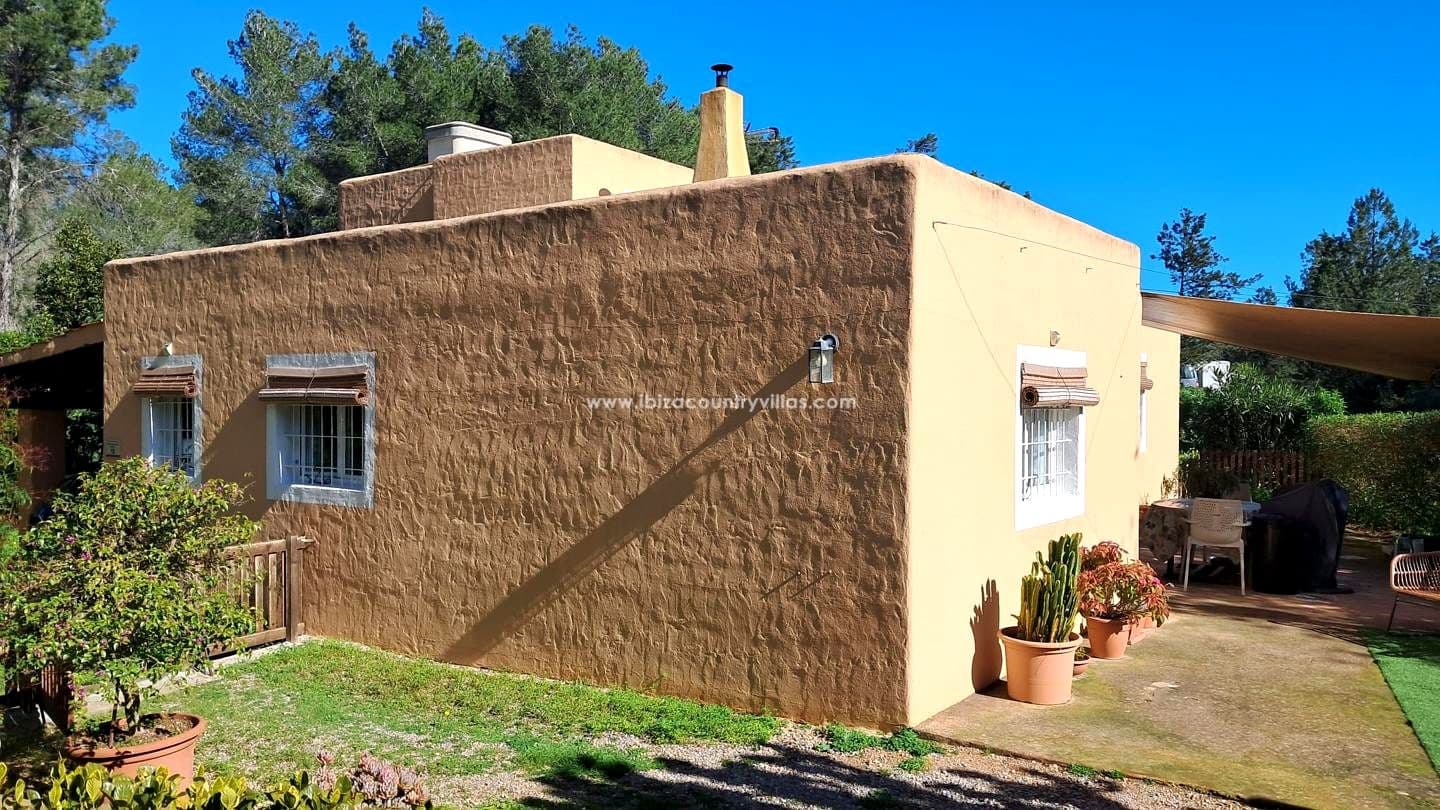 3 bedroom Villa for sale in Ibiza / Eivissa town - € 1,050,000 (Ref: 9713683)