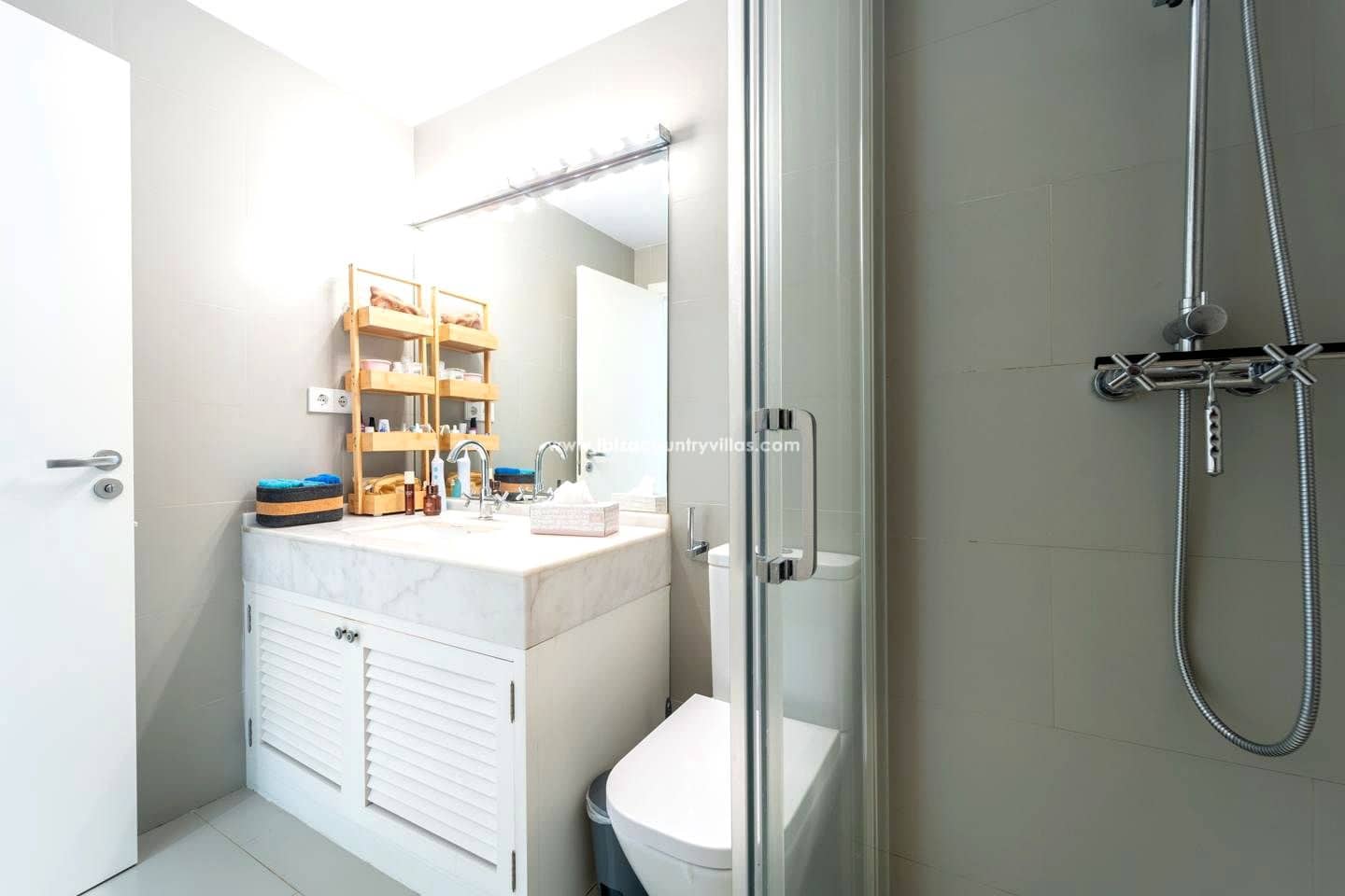 3 bedroom Flat for sale in Santa Eulalia / Santa Eularia - € 1,090,000 (Ref: 9731200)