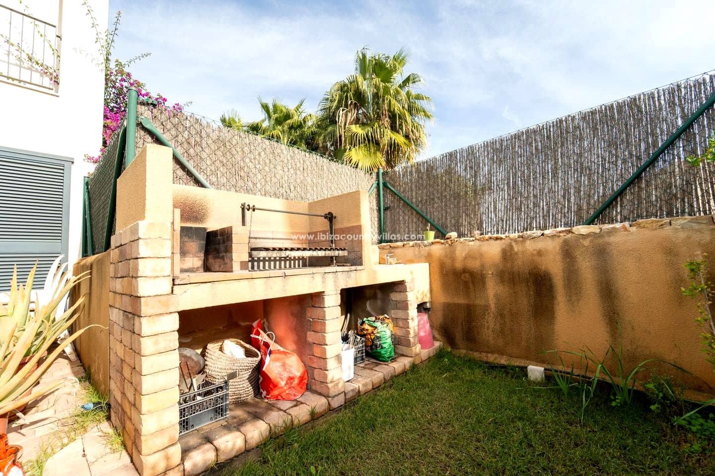 3 bedroom Flat for sale in Santa Eulalia / Santa Eularia - € 1,090,000 (Ref: 9731200)