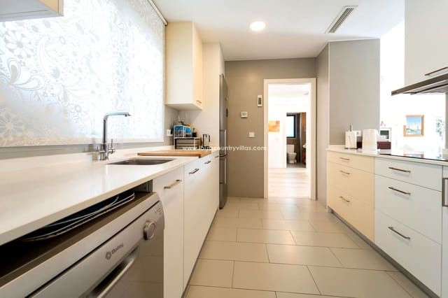 3 makuuhuone Asunto myytävänä paikassa Santa Eulalia / Santa Eularia - 1 090 000 € (Ref: 9731200)