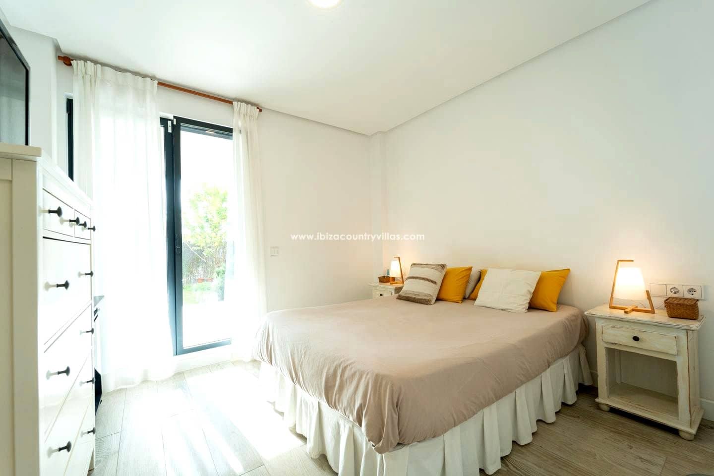 3 bedroom Flat for sale in Santa Eulalia / Santa Eularia - € 1,090,000 (Ref: 9731200)