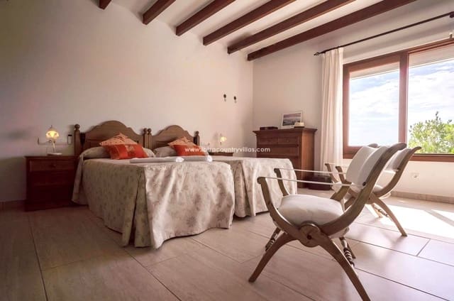 5 bedroom Villa for sale in Santa Eulalia / Santa Eularia with pool - € 2,800,000 (Ref: 9883553)