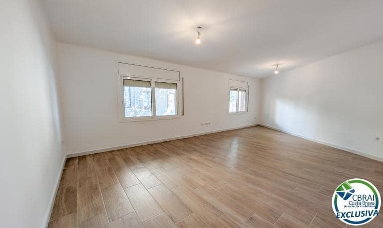2 bedroom Apartment for sale in Portbou - € 139,000 (Ref: 10009091)