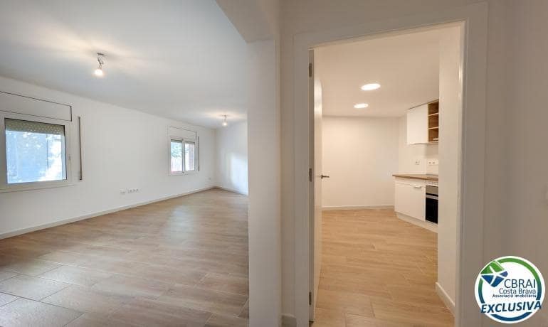 2 bedroom Apartment for sale in Portbou - € 139,000 (Ref: 10009091)