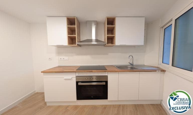2 bedroom Apartment for sale in Portbou - € 139,000 (Ref: 10009091)