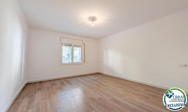 2 bedroom Apartment for sale in Portbou - € 139,000 (Ref: 10009091)