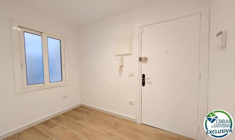 2 bedroom Apartment for sale in Portbou - € 139,000 (Ref: 10009091)