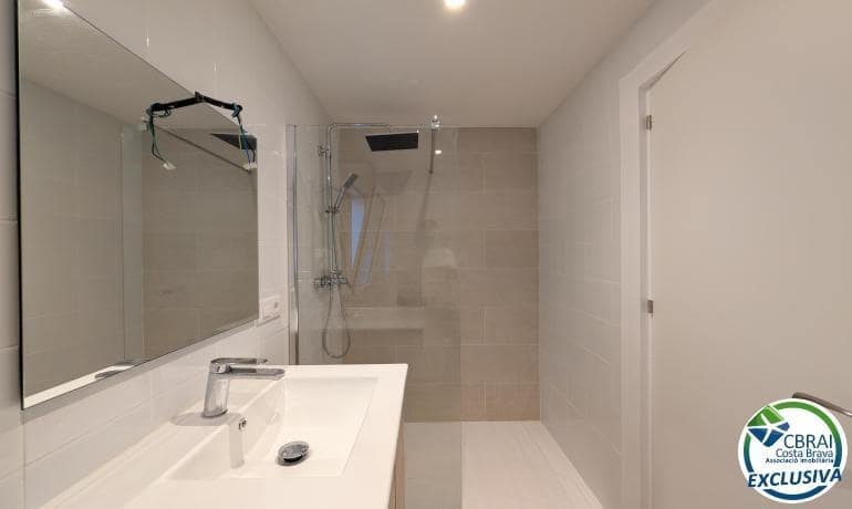 2 bedroom Apartment for sale in Portbou - € 139,000 (Ref: 10009091)
