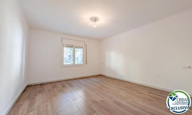 2 bedroom Apartment for sale in Portbou - € 139,000 (Ref: 10009091)
