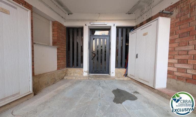 2 bedroom Apartment for sale in Portbou - € 139,000 (Ref: 10009091)