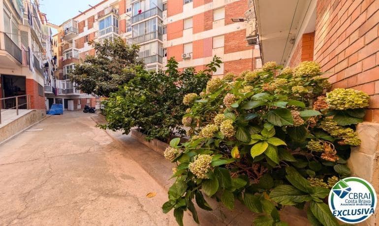 2 bedroom Apartment for sale in Portbou - € 139,000 (Ref: 10009091)