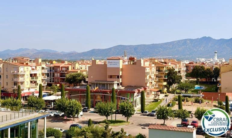 2 bedroom Apartment for sale in Empuriabrava - € 215,000 (Ref: 10015572)