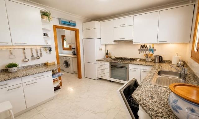 2 makuuhuone Huvila myytävänä paikassa Roses mukana 
autotalli - 545 000 € (Ref: 10024138)