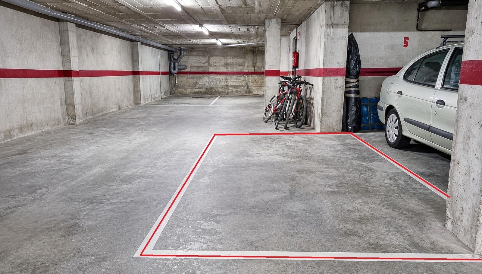 Autotalli myytävänä paikassa Roses - 39 500 € (Ref: 10027318)