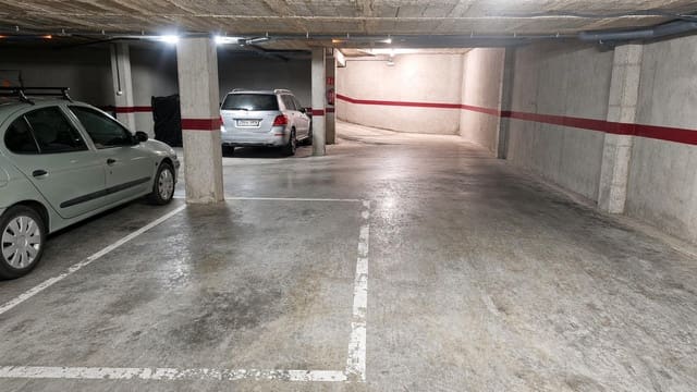Autotalli myytävänä paikassa Roses - 39 500 € (Ref: 10027318)