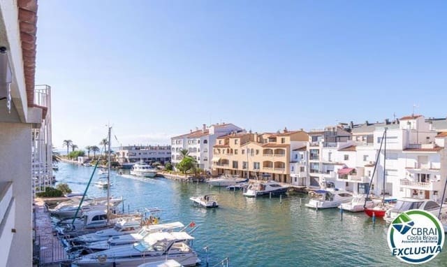 2 bedroom Apartment for sale in Empuriabrava, Castelló d'Empúries with garage - € 265,000 (Ref: 10035360)
