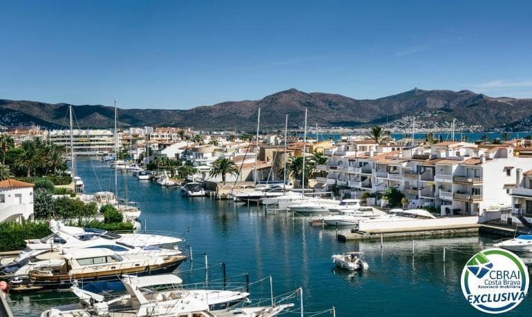2 chambre Appartement à vendre à Empuriabrava avec garage - 265 000 € (Ref: 10035360)