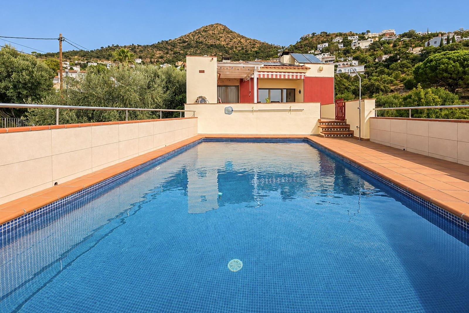 Apartamento de 4 habitaciones en Roses en venta con piscina garaje - 890.000 € (Ref: 10041106)