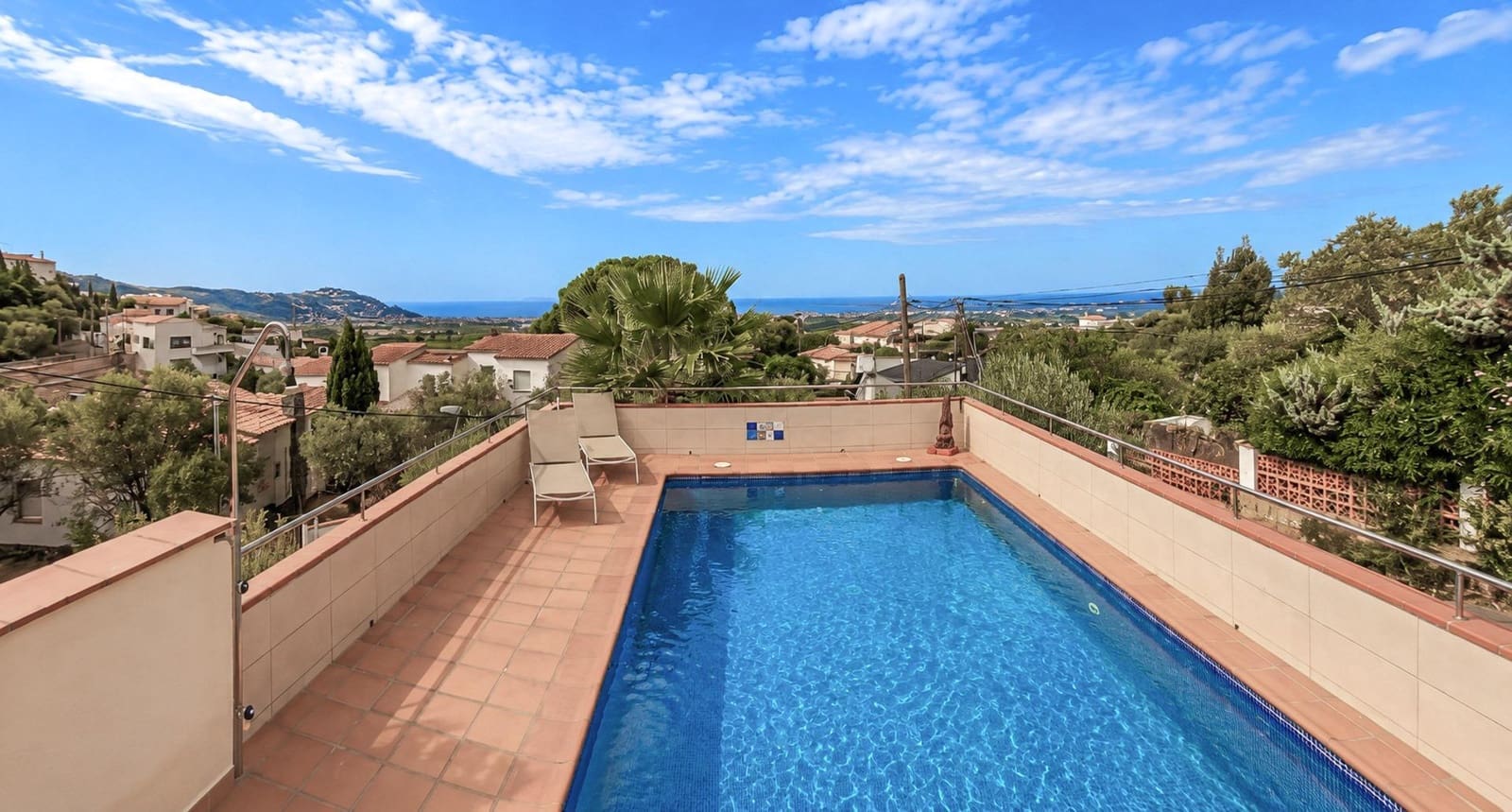 Apartamento de 4 habitaciones en Roses en venta con piscina garaje - 890.000 € (Ref: 10041106)
