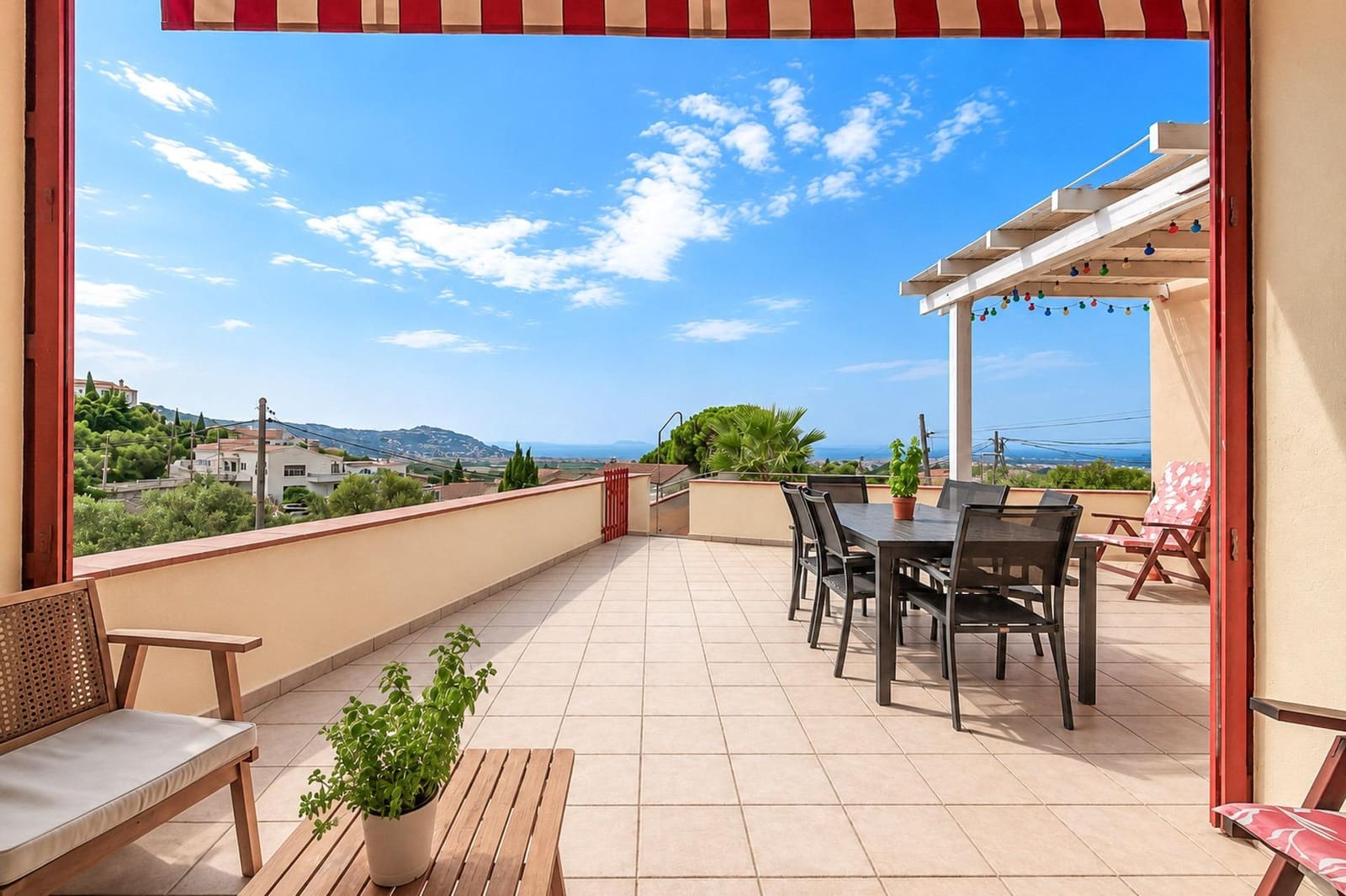 Apartamento de 4 habitaciones en Roses en venta con piscina garaje - 890.000 € (Ref: 10041106)