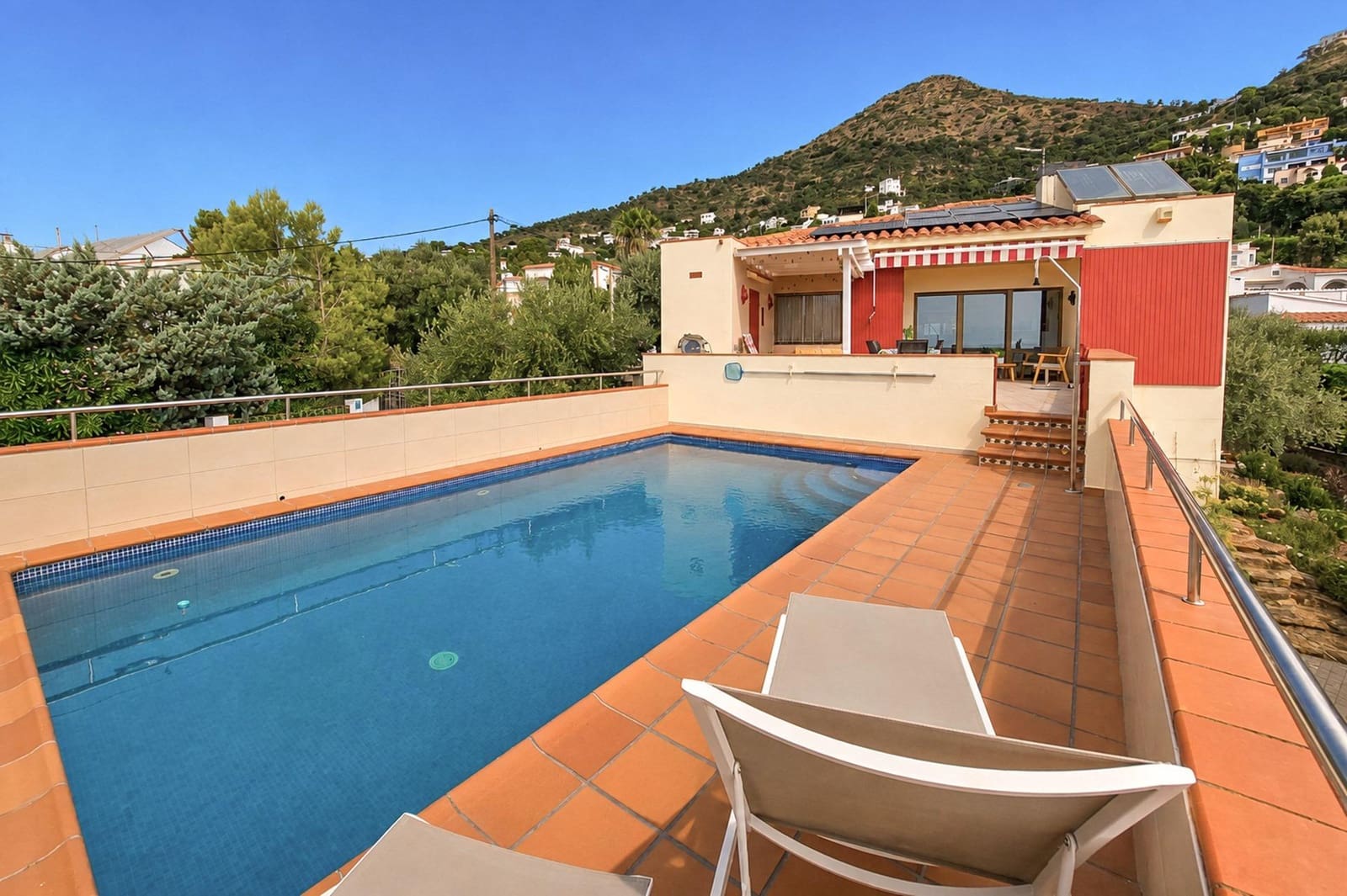 Apartamento de 4 habitaciones en Roses en venta con piscina garaje - 890.000 € (Ref: 10041106)