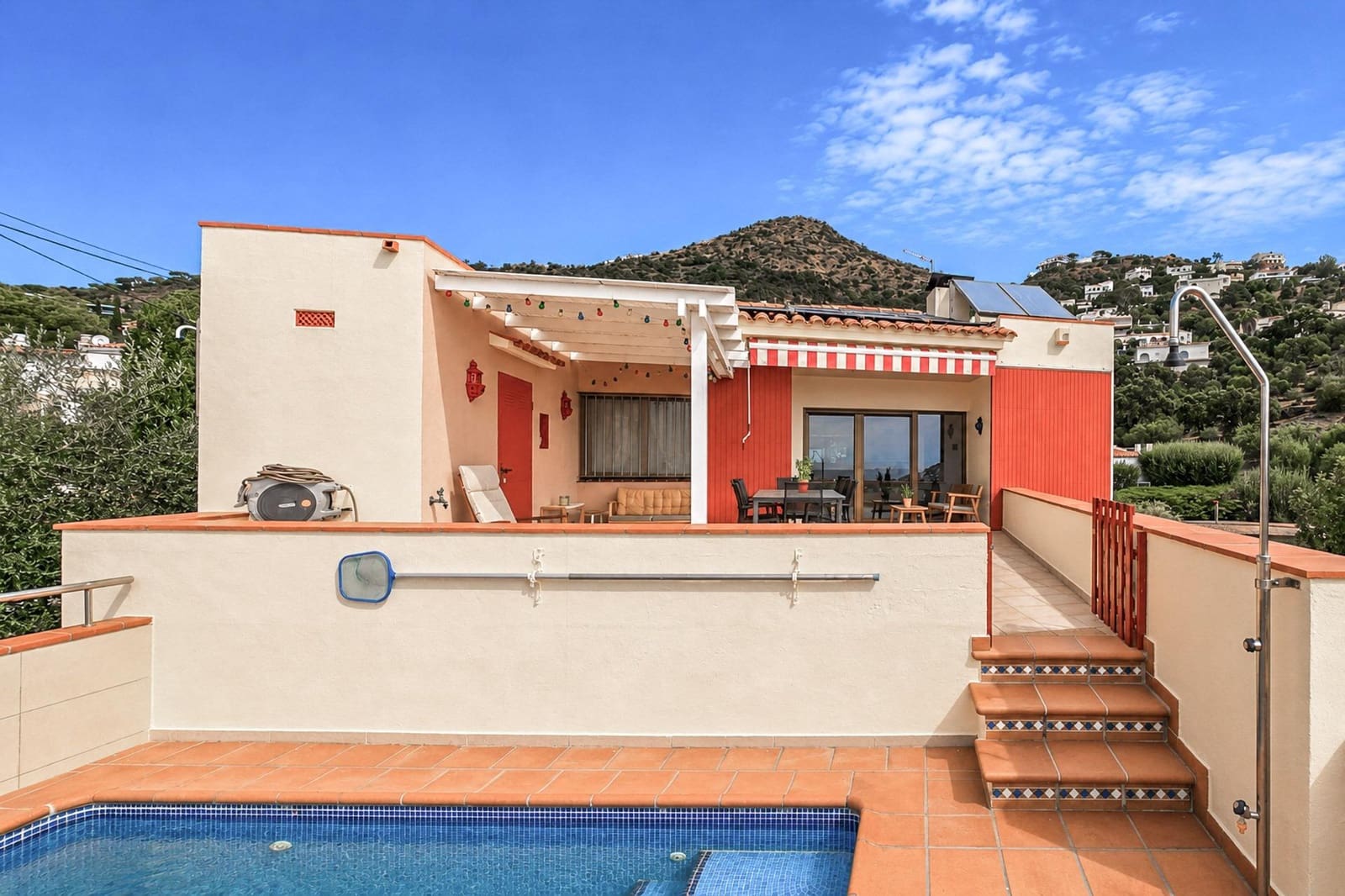 Apartamento de 4 habitaciones en Roses en venta con piscina garaje - 890.000 € (Ref: 10041106)